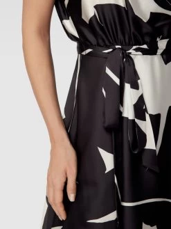 Swing Cocktailkleid Mit Allover-Muster - Schwarz -Rockreich Store 613kiha868r30hqj6kskigaj891kkl9j84o3alak68p44khl6d246kab61a42iij99akce1l6kp4sl2ia8o32eb374qm8p9gc8r3ed1k6cqj4eb5chi36d1nc5ij2c9l70rm4e8