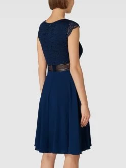 V.M. Cocktailkleid Mit Spitzenbesatz - Blau -Rockreich Store 616j6k2fal348gq4a913ilaeago5ce1m98r36j9p9t9lcgi260skaghk9d9lckqd8944uh9o9gq3gj9mad3jie1jckrjed1g6dh68dhk6oqjee9jcoq34p1l64rjgdpo6kqjeo8