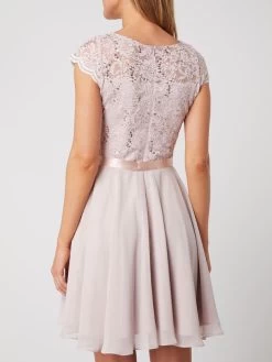 Swing Cocktailkleid Aus Floraler Spitze Und Chiffon - Rosa 11 Swing Cocktailkleid Aus Floraler Spitze Und Chiffon - Rosa -Rockreich Store 6l8jcha36co30ihm6d8j2gaaad0jgcpk61634h9i8h9jcgic955l0g9o9lb46la48gpjik2695a4me1oad3j4opgcosjgd1l6hj62chkcgq32e9hchhj4ob6cgp3gp1l64pjge0