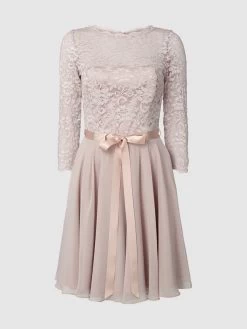 Swing Brautkleid Aus Floraler Spitze - Rosa -Rockreich Store 88pjgk2d8t258lakah4jelik8so48ia2654kqiq36kqkah1lal254lie6t956iafadakklab654j6e2868o68dr6ccr6ap3264r64dpk6lh3ce1o68qj2ob171h66e9pckr64pg