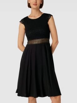 V.M. Cocktailkleid Mit Spitzenbesatz - Schwarz -Rockreich Store 88qlae1m6d350hqgal94ghig6ko48di1a4p42i2i6h7lada56d93cgpi6d6kac266h7kgki59p158i289ko62chk6gp3gcpmchgjid1kclijgohpc9hm6ob560oj4dph6os3gdg