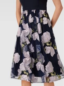 Christian Berg Cocktail Cocktailkleid Mit Floralem Muster - Marineblau Meliert -Rockreich Store 88qlagqda1656gic618kidaf9p54qc2575458ci6al1jee2h8lb4oh28756ksiim8p536d1g6p64cki2893m8c9g71j3cchh64s64p9k6tgm6ohic9h36p9jclj38pj368sjep8
