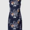 White Label Knielanges Kleid Aus Leinen Mit Motiv-Print - Marineblau -Rockreich Store 8h34scqd71242kaea0s4gipp9ko38eal919kmjil94rkugi36h656gq16kp30li79sq32li9a51j8da89d3m4p9icop34p326di66p1k6lh30e1n68o68dpgclj3ed9k6himcp0