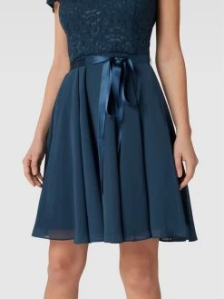 Swing Cocktailkleid Mit Spitzenbesatz - Rauchblau -Rockreich Store 8p2kgja88l156ham6l1j4had6gs30jpjal832e9o6d2jechl9oqk2kq8al23ck268sok4ihk6h14edaf98o68d1k6cqmae1pc8ojcd9k70o32o9n60s62p9o6hj3cp1oc4q3id8