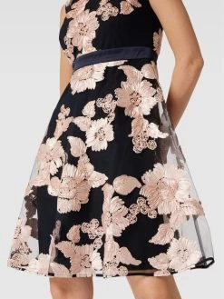 Christian Berg Cocktail Cocktailkleid Mit Taillenpasse - Marineblau Meliert -Rockreich Store 9cs58l25a90j0ihkal6kcc9j9h64cgpmadb30jpi9d844hq46p4laj1hal1l2jam8oskuja899akmjpi9d3jgo9mcks62pj26co3ap1k60sm6e9o65im4p1k6kr32cb369i30e0