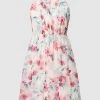 Jake*s Cocktail Cocktailkleid Mit Floralem Muster - Ecru -Rockreich Store ad1l8l2h6t754li969a52k9k60rj0i276544eiqf8d652iq28d44ega26krl8h1hakolaki875akclig9ko68c9j68s6cphi70oj8c1k6ks38e1pckpmacj2cgojeeb674rjid8