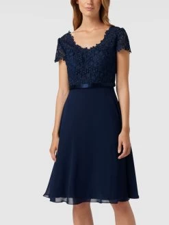 Luxuar Cocktailkleid Mit Ziersteinen Und Floralen Stickereien - Dunkelblau -Rockreich Store agrkicq8a5434i1l9t6j8j9n8d7jeh1i8d44uj21acpjch2l8ko5ccif8t9kedhg9op4kc21618k6kaia4o62c9m6lh62ob4c9hm8d1k6lgj2oj2ccs30c1kclijgc9h68rjie0