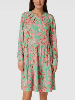 Marc Cain Knielanges Kleid Mit Allover-Muster - Apfelgrün -Rockreich Store ap1jecila0r52da299734ihj95ajglhi8oojii296p354c22a14kqghoa58kiea3650j2jqj9p9kuhpg74o66or5c9hj4d1j75i30phkckoj4e9hccrjepj2chh30dr270oj2dg