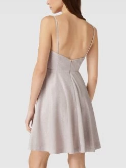Jake*s Cocktail Cocktailkleid Mit Effektgarn - Metallic Beige -Rockreich Store ap9l0cam6h7kcjq36h936kib713kkji48t75cda69p336kq96ko4kii4957kidq794p4ak24akokcl2i64o6ac1mcdhjep9n74p68d1kc8q64o9m64qm8o9ocgs3eopk61j3ip0